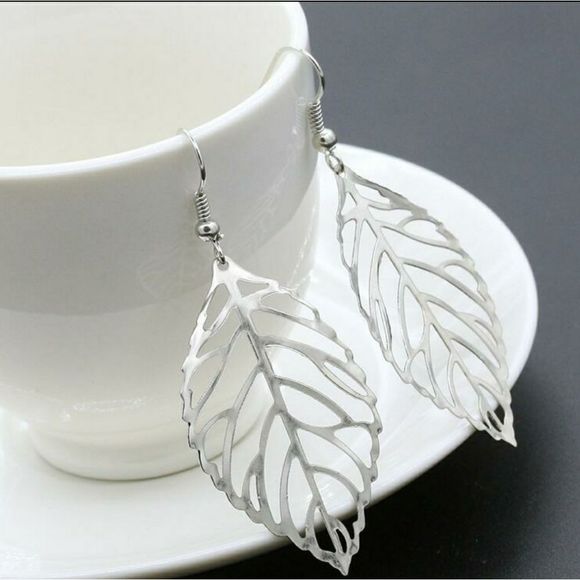 Bohemian Silver Plated Leaves Dangle Earrings - Picture 1 of 2